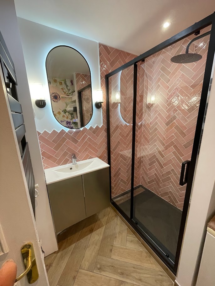 Vue du chantier Rénovation d'une salle de bain - Chantier Caty - Premier plan des travaux réalisés